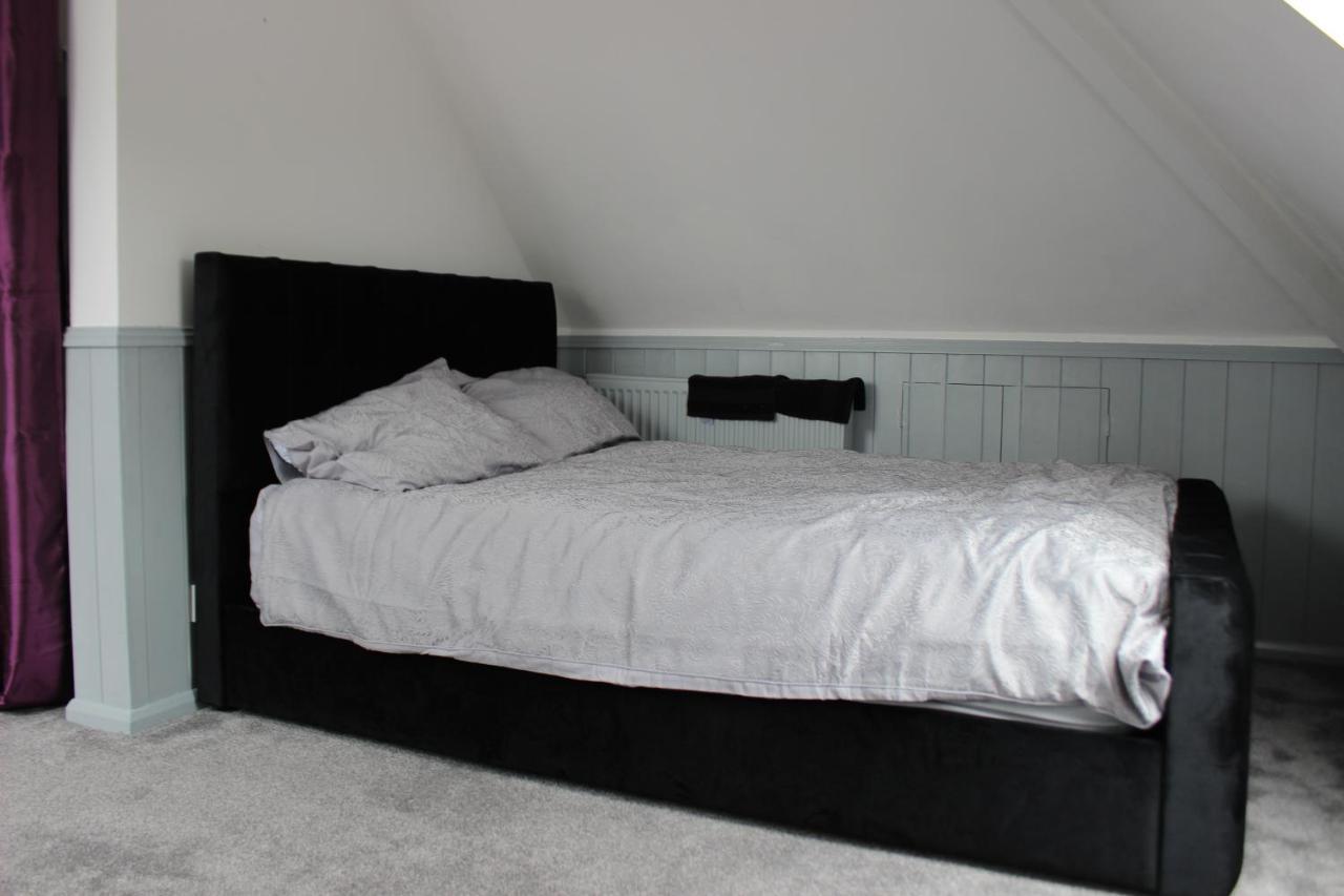 Modern Spacious House - Sleeps 16, Free Parking, Sun Terrace ヌニートン エクステリア 写真