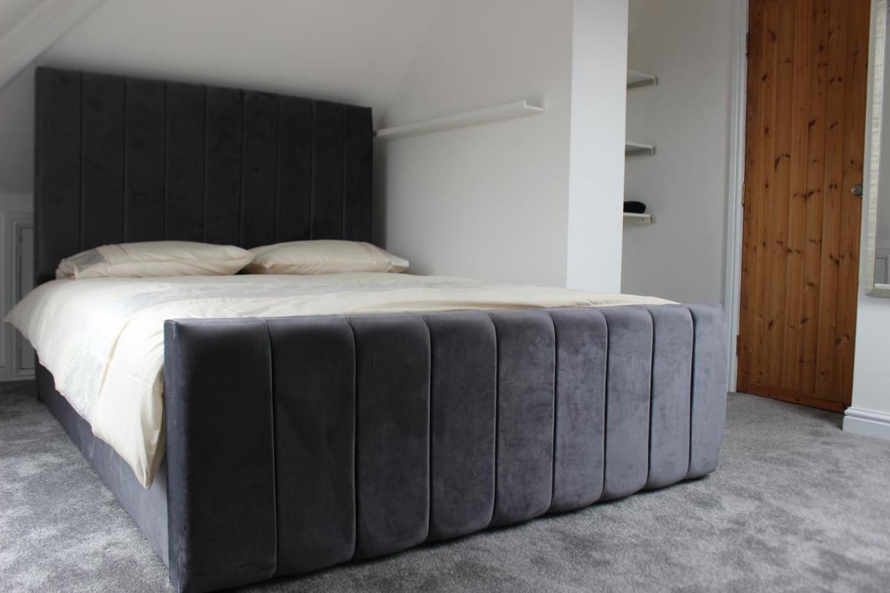 Modern Spacious House - Sleeps 16, Free Parking, Sun Terrace ヌニートン エクステリア 写真