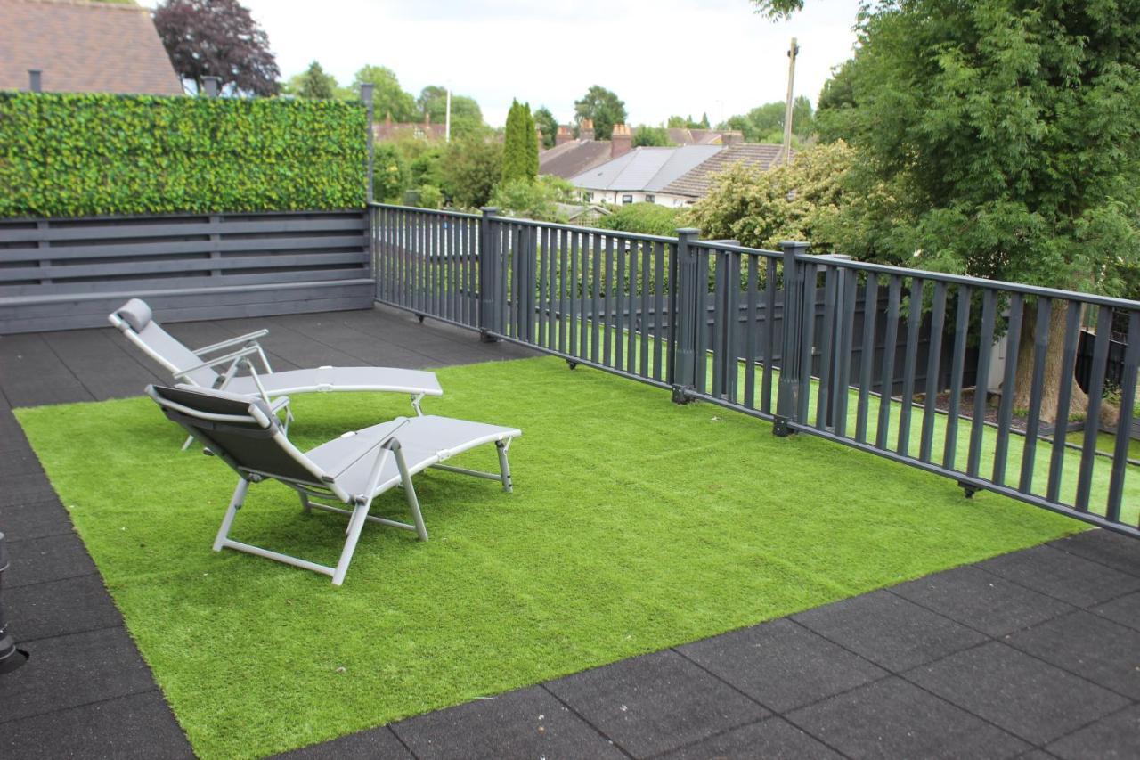 Modern Spacious House - Sleeps 16, Free Parking, Sun Terrace ヌニートン エクステリア 写真