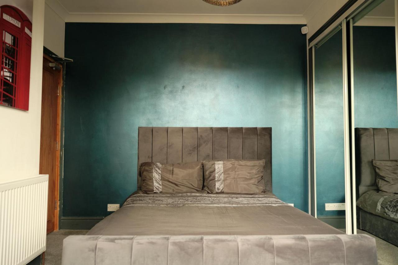 Modern Spacious House - Sleeps 16, Free Parking, Sun Terrace ヌニートン エクステリア 写真