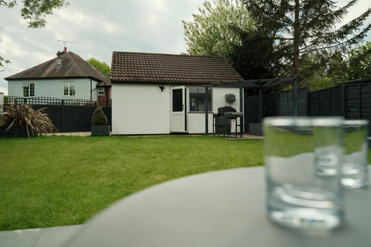 Modern Spacious House - Sleeps 16, Free Parking, Sun Terrace ヌニートン エクステリア 写真