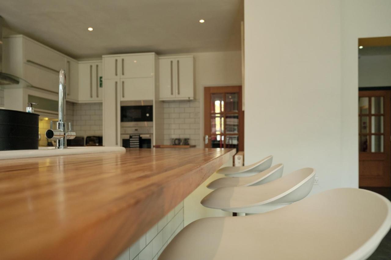 Modern Spacious House - Sleeps 16, Free Parking, Sun Terrace ヌニートン エクステリア 写真