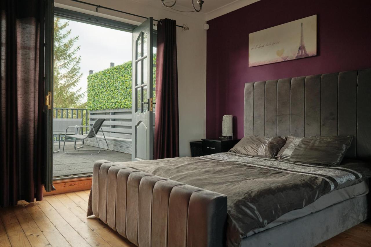 Modern Spacious House - Sleeps 16, Free Parking, Sun Terrace ヌニートン エクステリア 写真