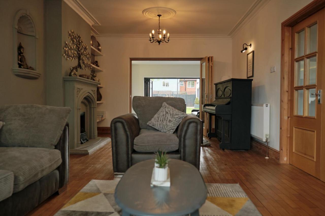 Modern Spacious House - Sleeps 16, Free Parking, Sun Terrace ヌニートン エクステリア 写真