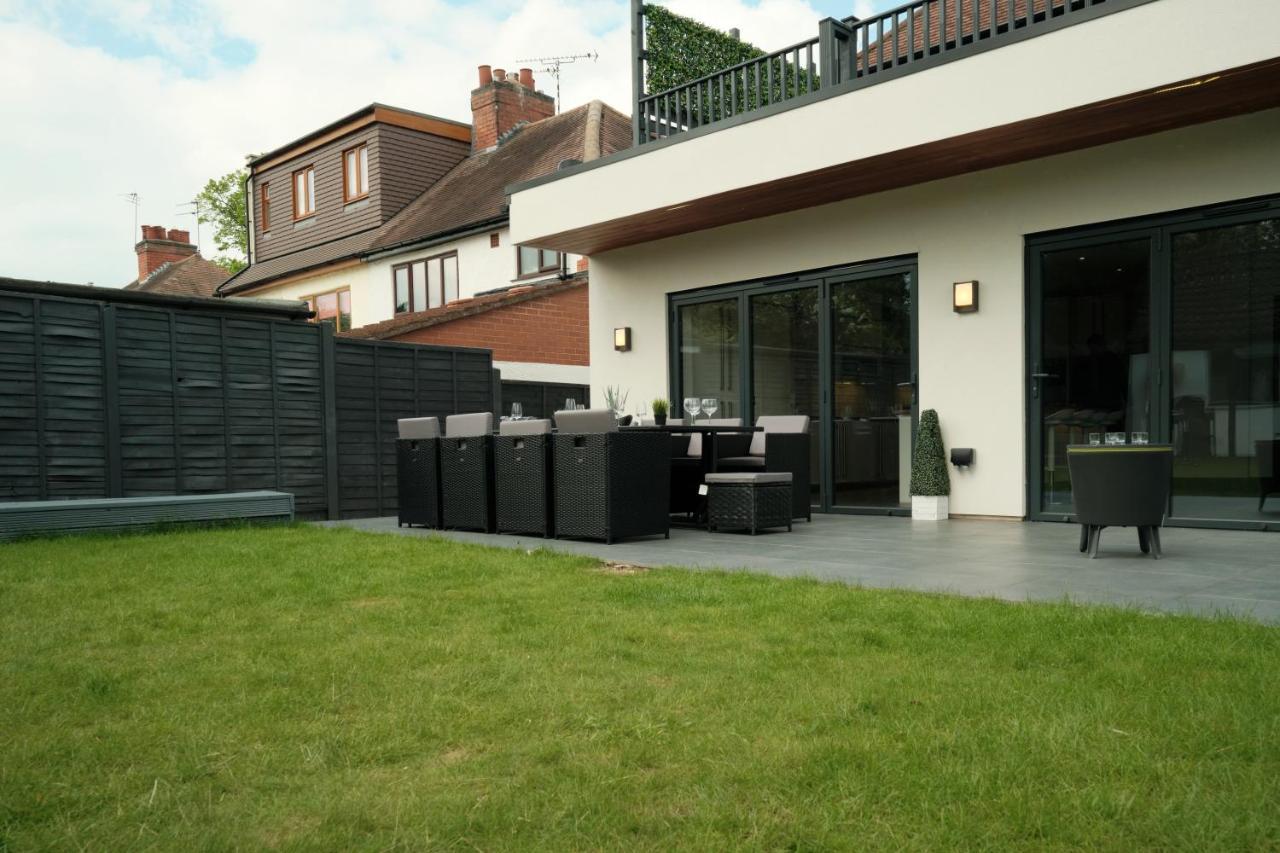 Modern Spacious House - Sleeps 16, Free Parking, Sun Terrace ヌニートン エクステリア 写真