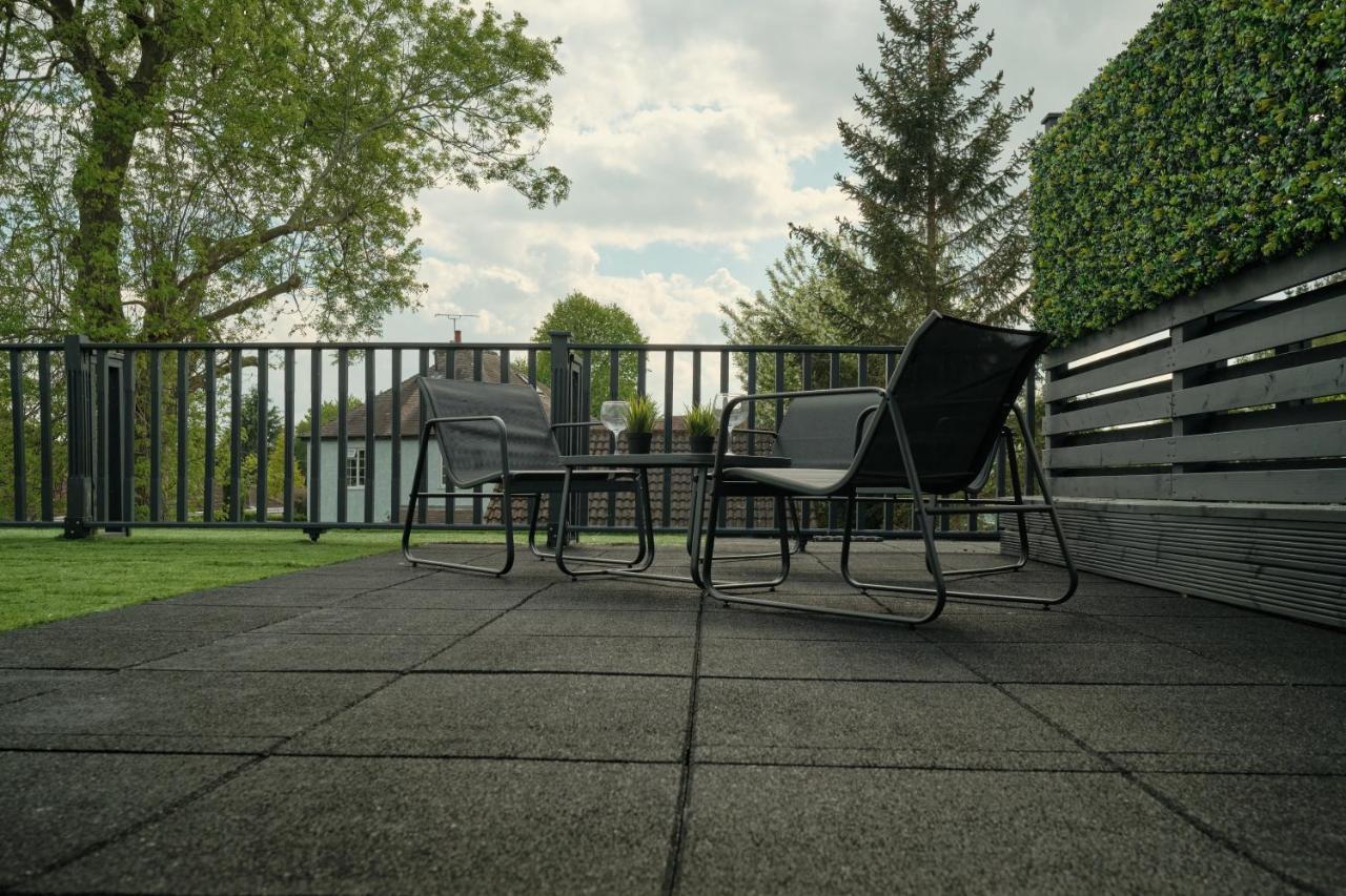 Modern Spacious House - Sleeps 16, Free Parking, Sun Terrace ヌニートン エクステリア 写真