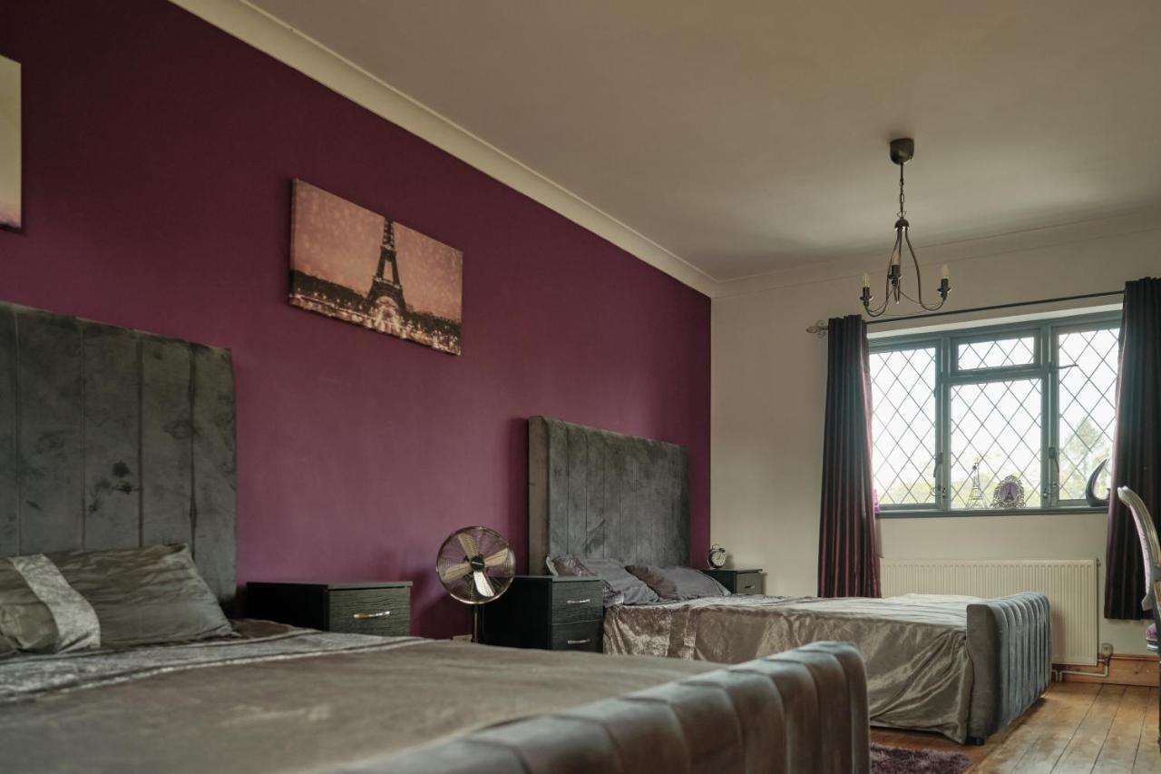 Modern Spacious House - Sleeps 16, Free Parking, Sun Terrace ヌニートン エクステリア 写真